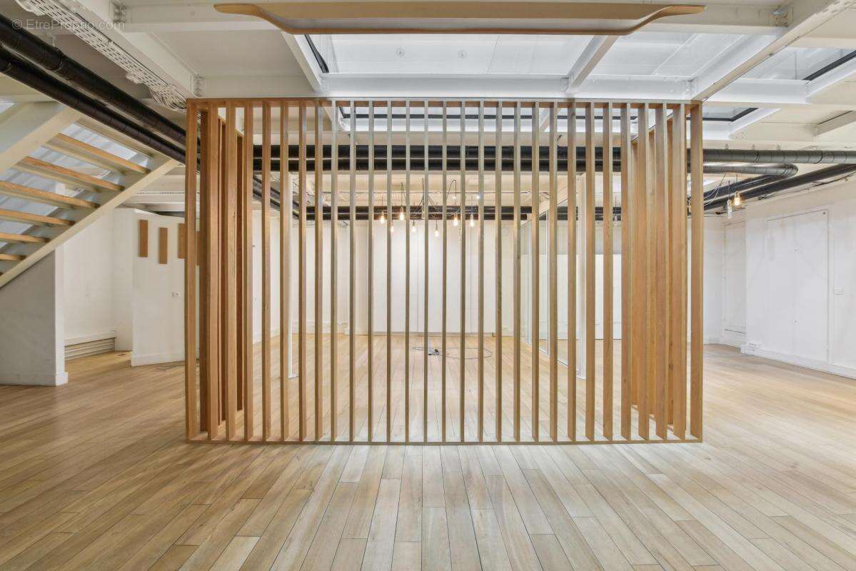 Commerce à PARIS-8E