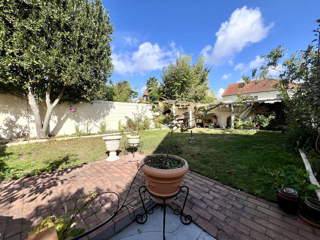 Maison à SARTROUVILLE