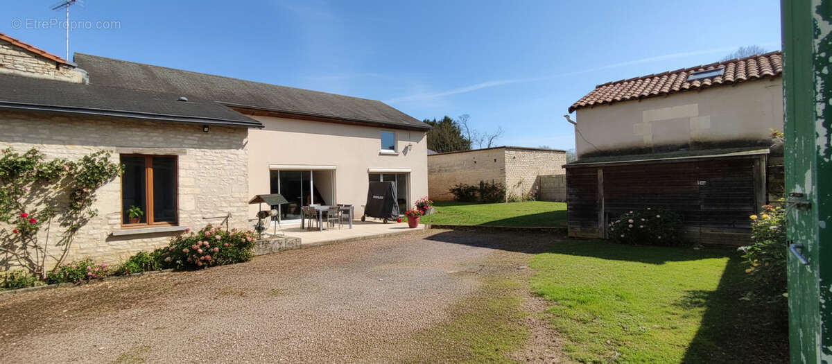 Maison à NEUVILLE-DE-POITOU