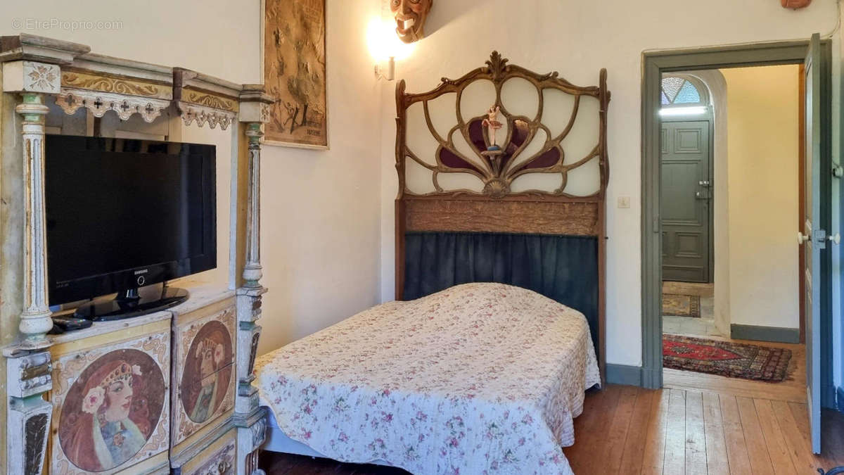 chambre - Maison à BROUSSES-ET-VILLARET