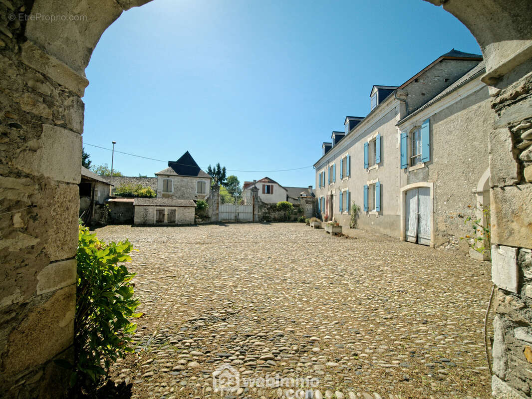 Maison à ARROS-DE-NAY