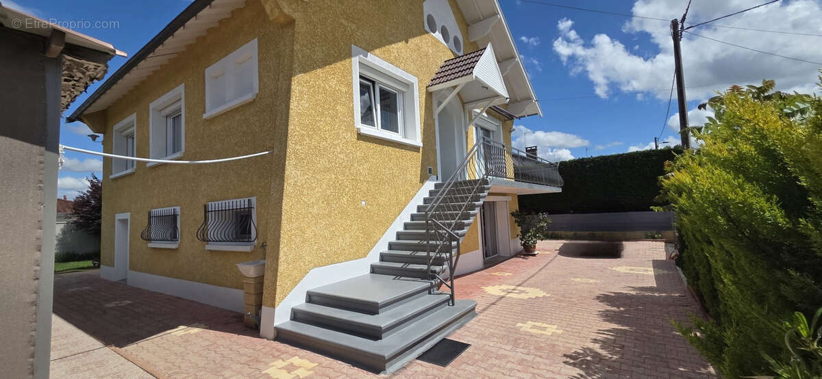 Maison à CHAVANOZ