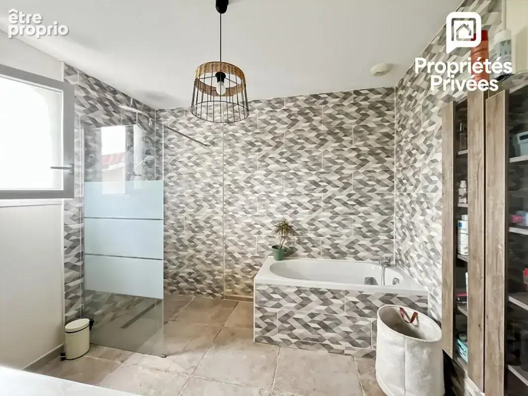 PAREMPUYRE - Maison familiale avec piscine, 3 chambres et 60 m² de pièce de vie - photo 15
