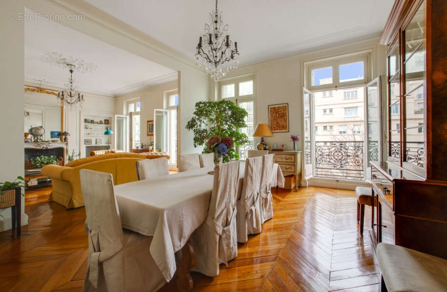 Appartement à PARIS-8E