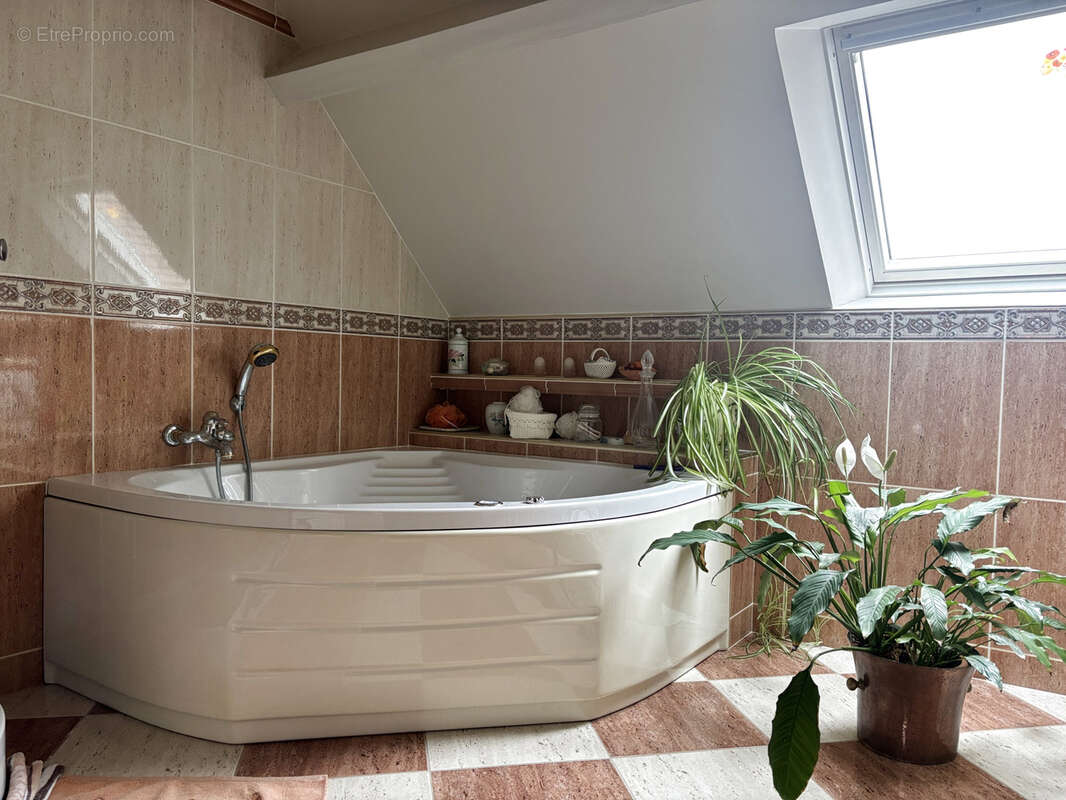 Maison à VERNEUIL-EN-HALATTE