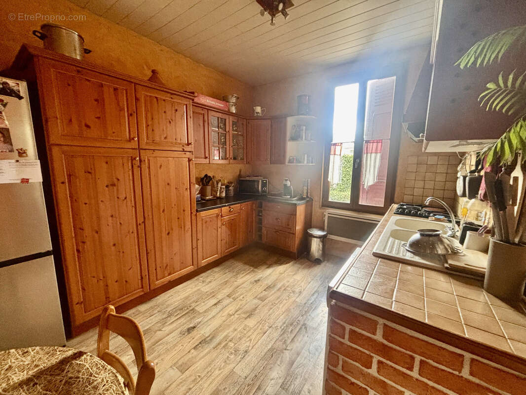 Cognin   Maison à rénover sur 1 049 m2 de terrain avec combles aménageables ! - photo 12