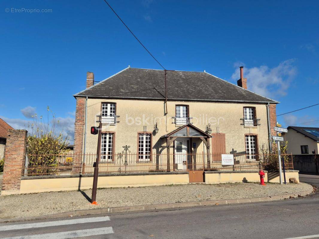 Maison à PARS-LES-ROMILLY