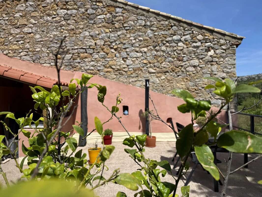Maison à FEUILLA