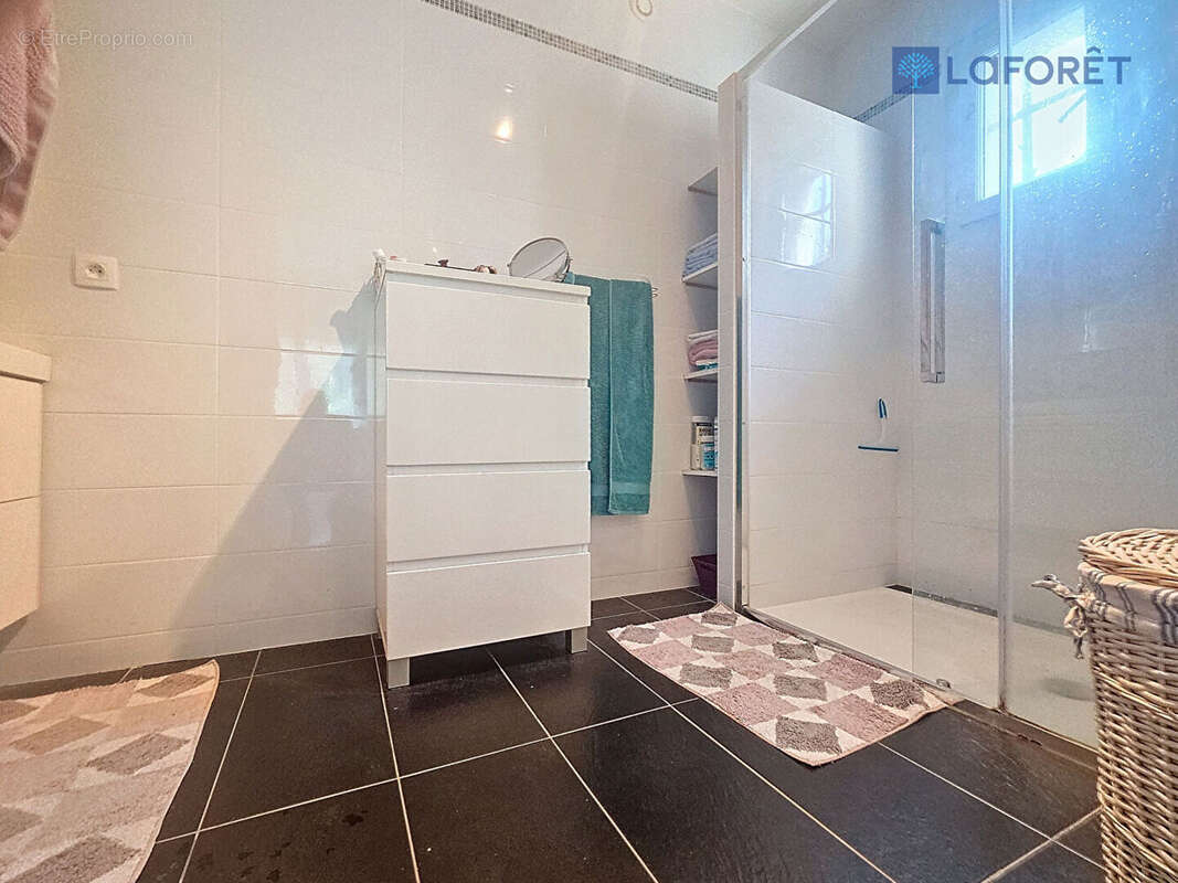 Maison à COUTEVROULT