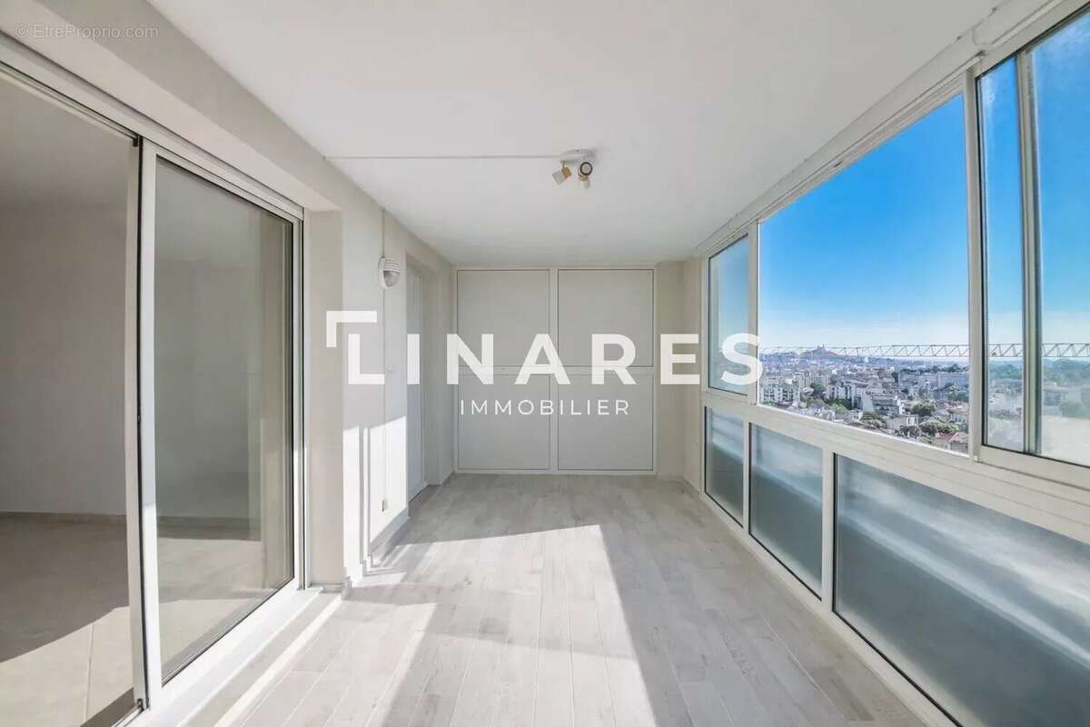 Appartement à MARSEILLE-4E