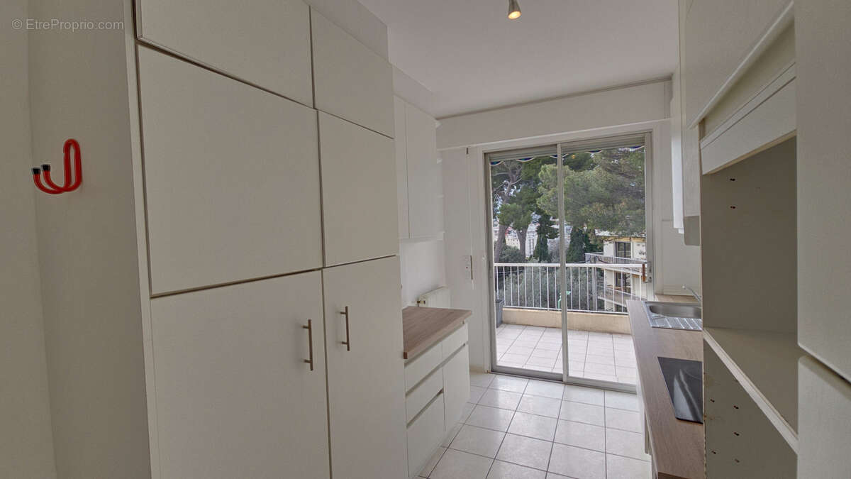 LE CANNET à vendre 4 pièces de 112 m2 en dernier étage avec terrasses cave et garage - photo 10