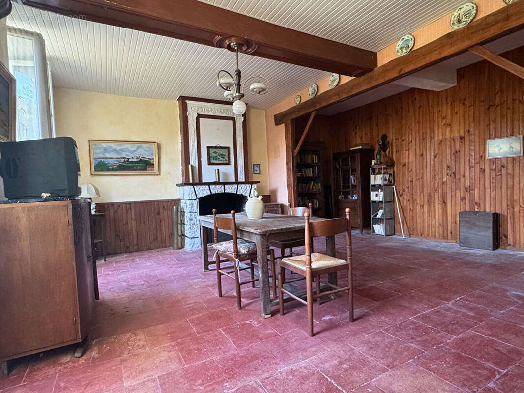 Maison à JAU-DIGNAC-ET-LOIRAC