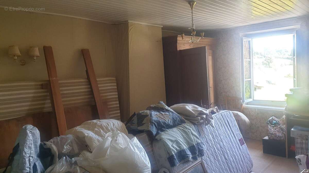 Maison à PEYRAT-LE-CHATEAU