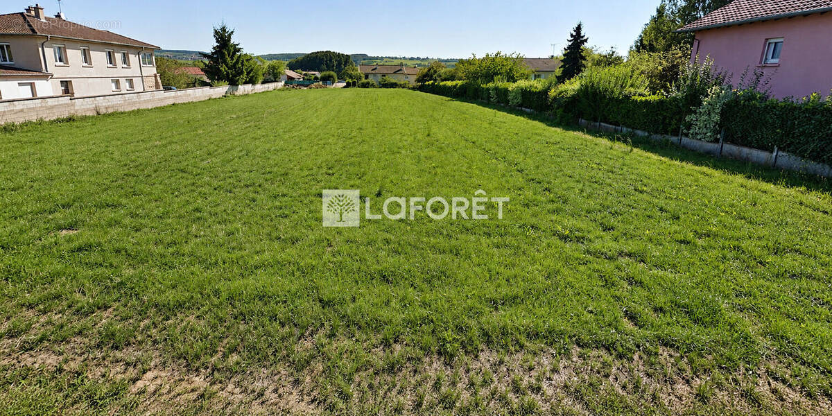 Terrain à PRISSE