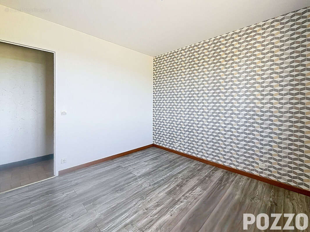 A Vendre  Maison  de plain pied  à Saint Martin Des Entrees (14400) - photo 8