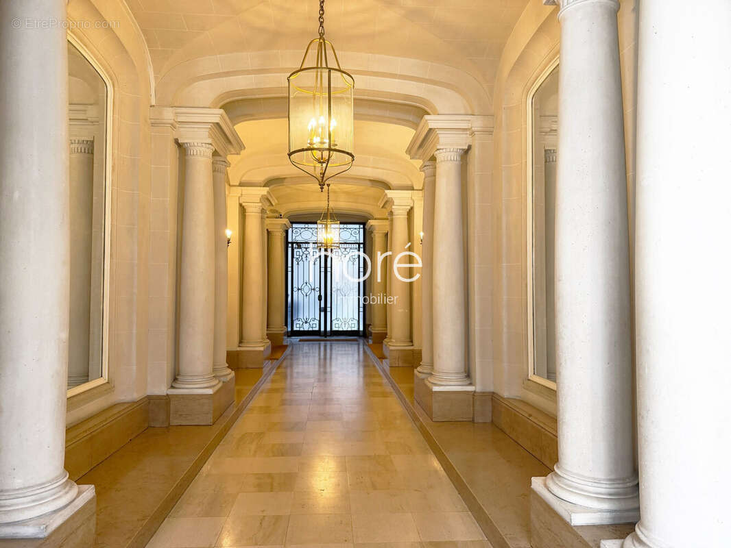 Appartement à PARIS-16E
