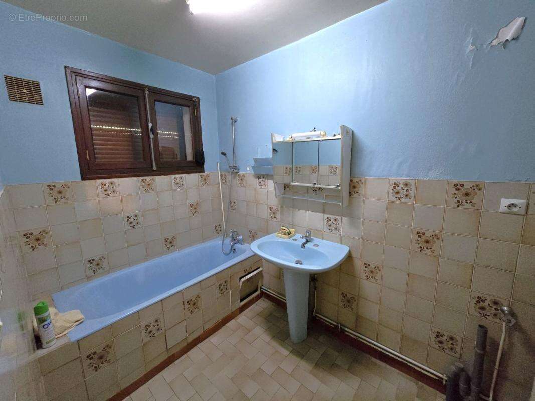 HIRSON (02) -  Vente maison avec 2 chambres , grenier aménageable, terrasse et terrain  - photo 6