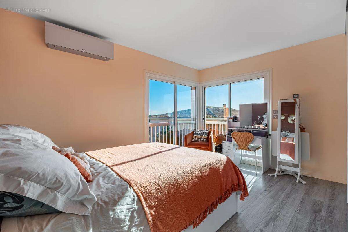 Appartement à SAINT-LAURENT-DU-VAR