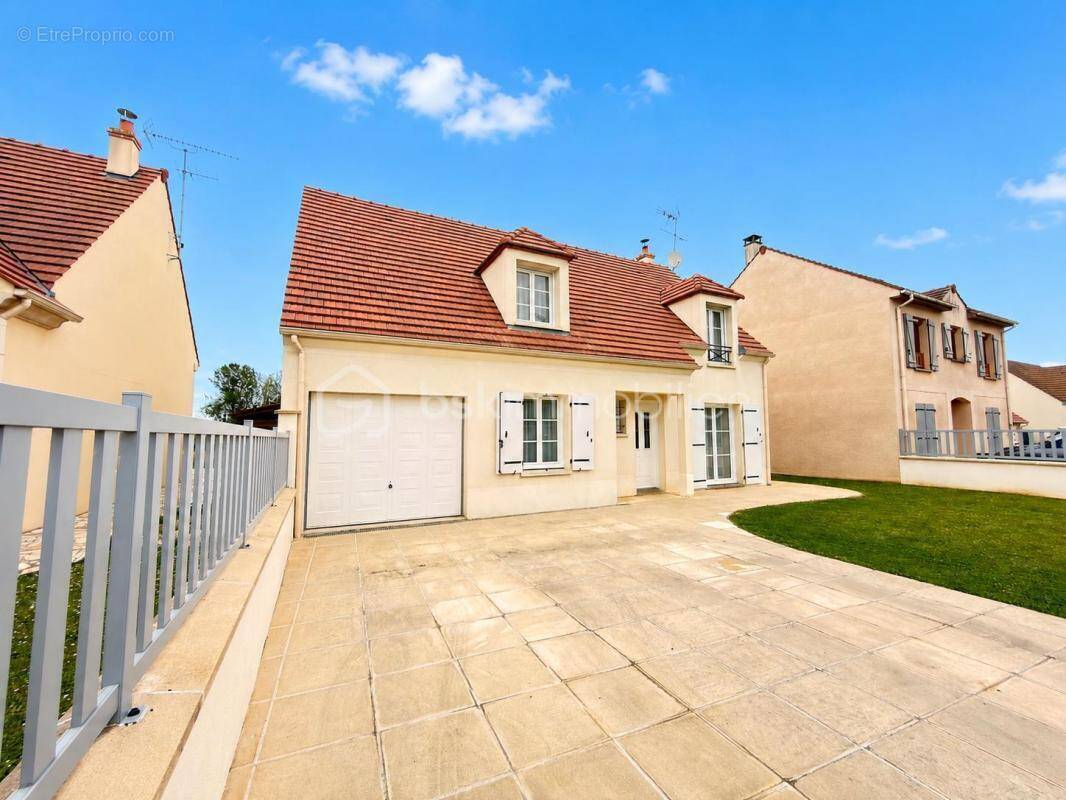 Maison à OISSERY