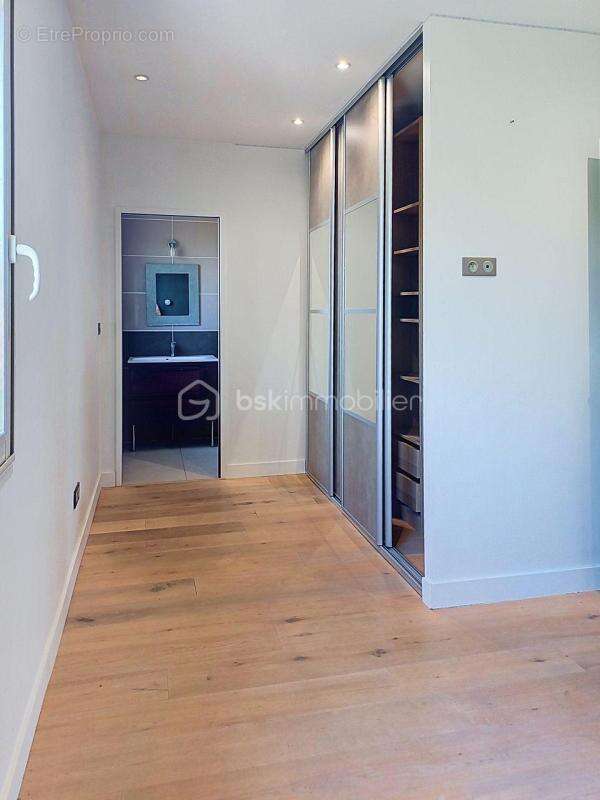 Villa familiale de 195 m² – piscine – double garage - photo 15