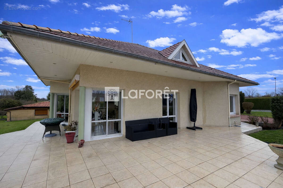 Maison à SAINTE-MENEHOULD