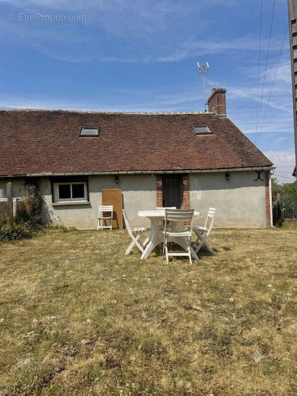 Varennes changy, commerces et écoles a pied, tout a l'égout, garage, cuisne d'été - photo 2
