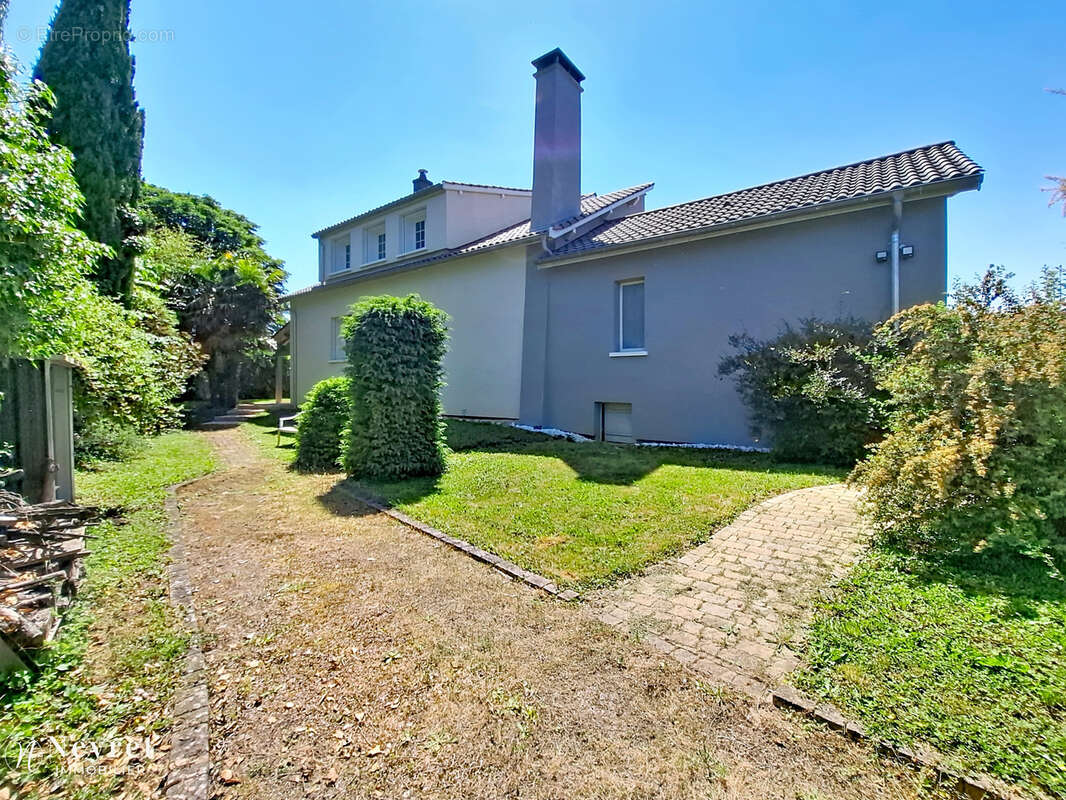 Maison à CHARLY
