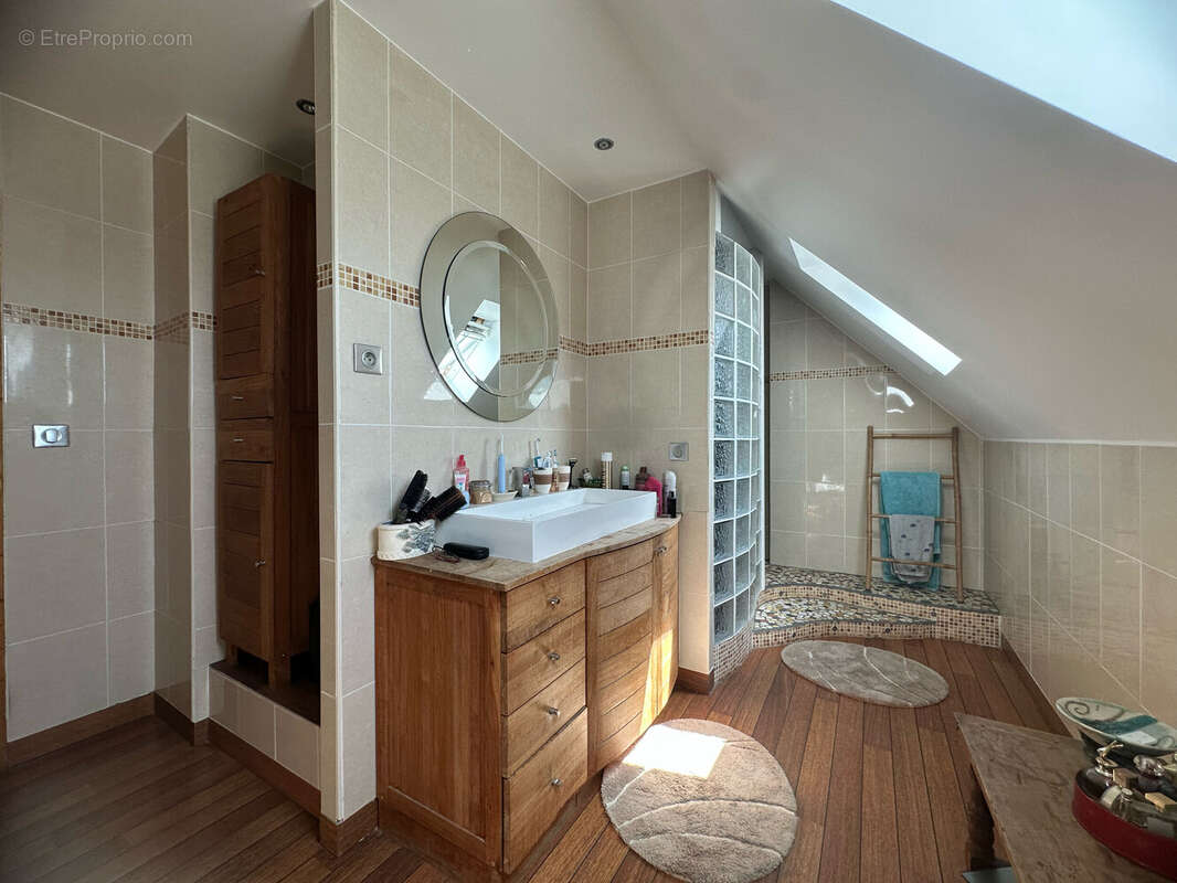 Maison à CHANTELOUP-LES-VIGNES