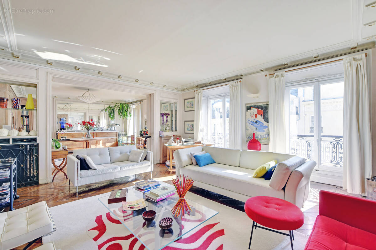 Appartement à PARIS-1E