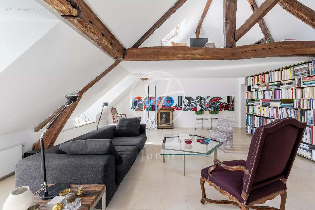Appartement à PARIS-3E