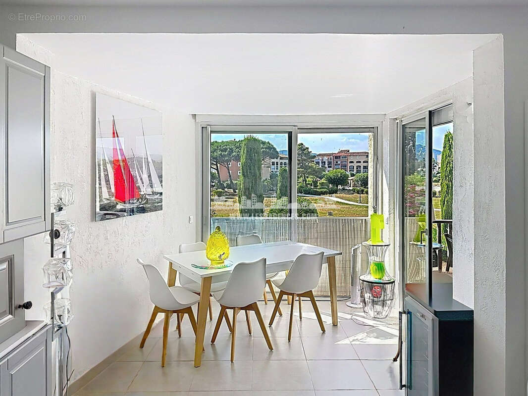 Appartement à COGOLIN