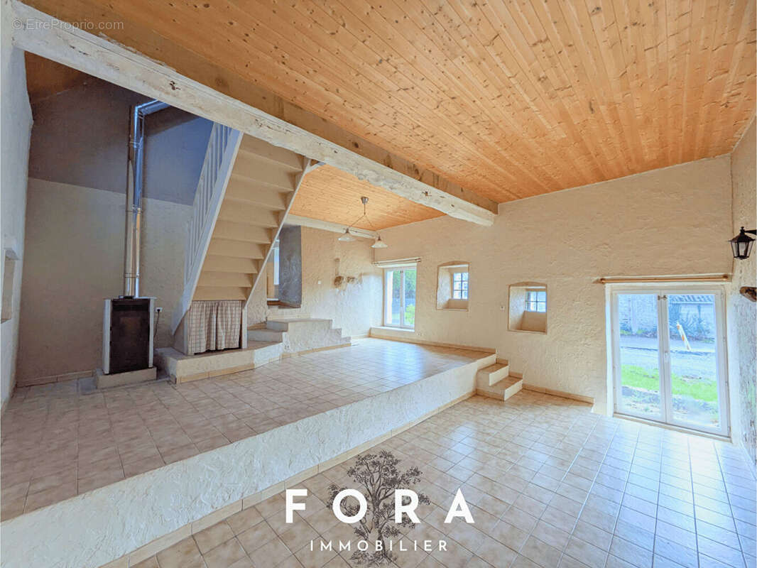 Maison à CONDE-SUR-NOIREAU