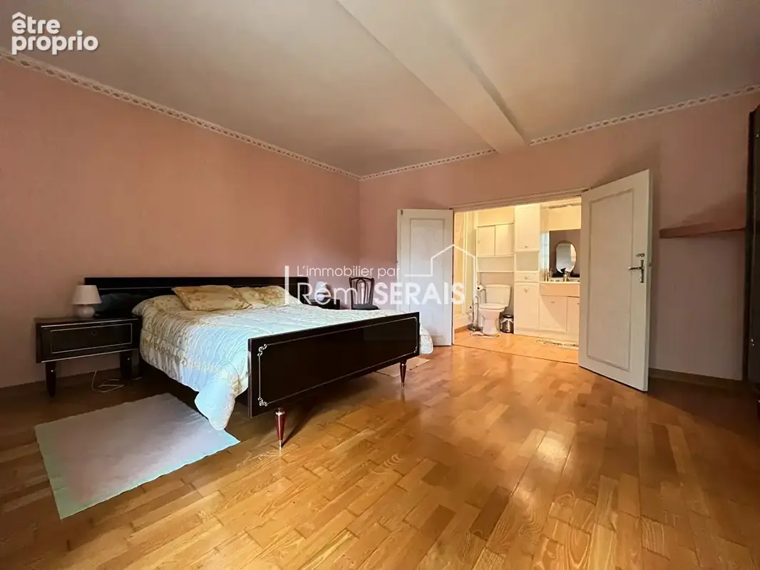 Belle maison familiale avec verger et espaces de vie chaleureux à proximité des commerces - photo 6