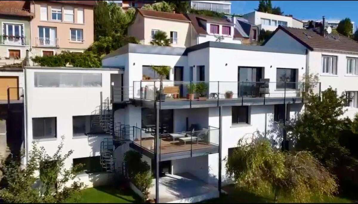 Maison à LE PLESSIS-ROBINSON