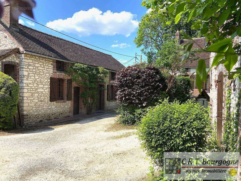 Maison à SAINT-MAURICE-LE-VIEIL