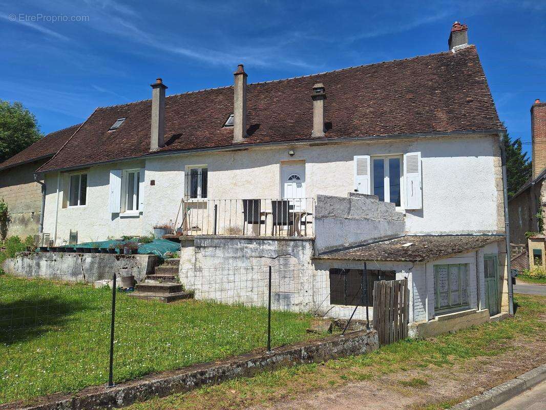 Maison à SAINT-SATUR