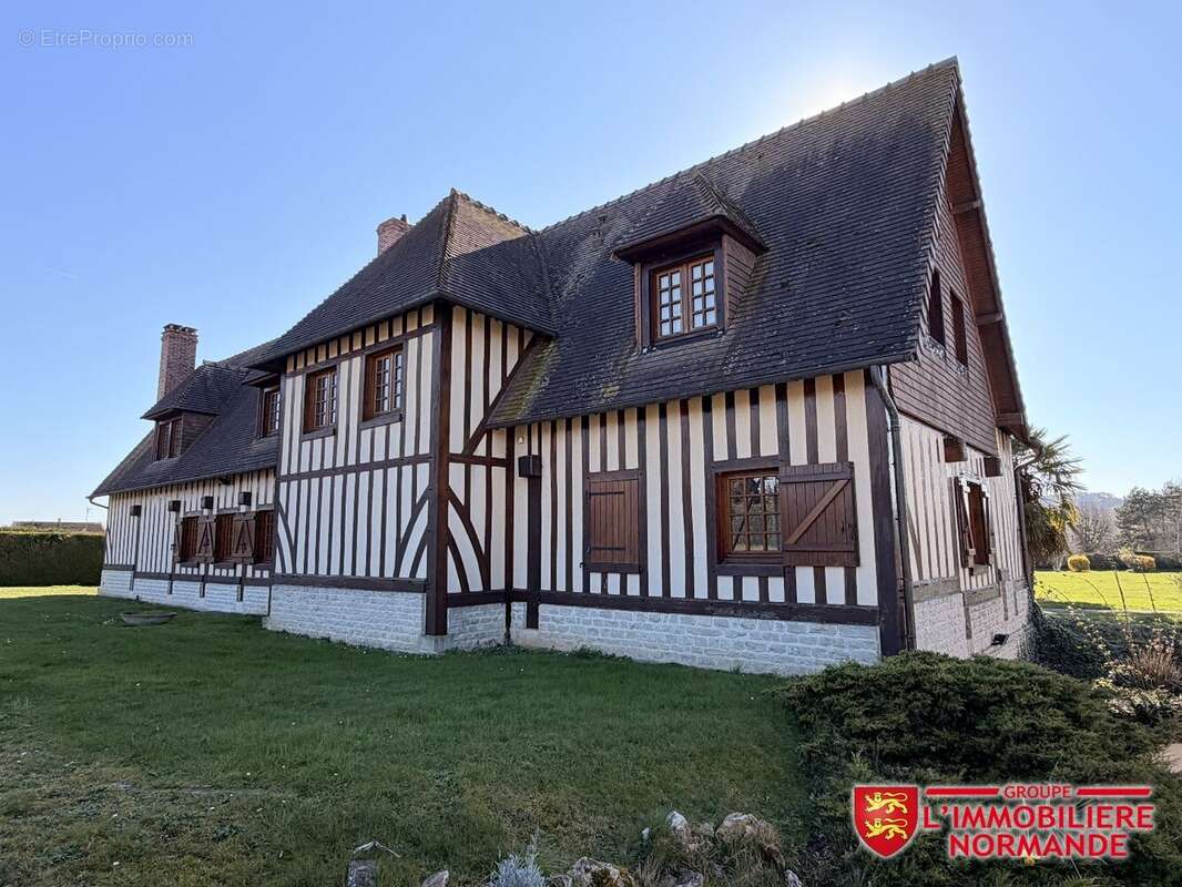 Propriété de caractère de style normand sur plus de 1,4 hectare constructible - photo 18