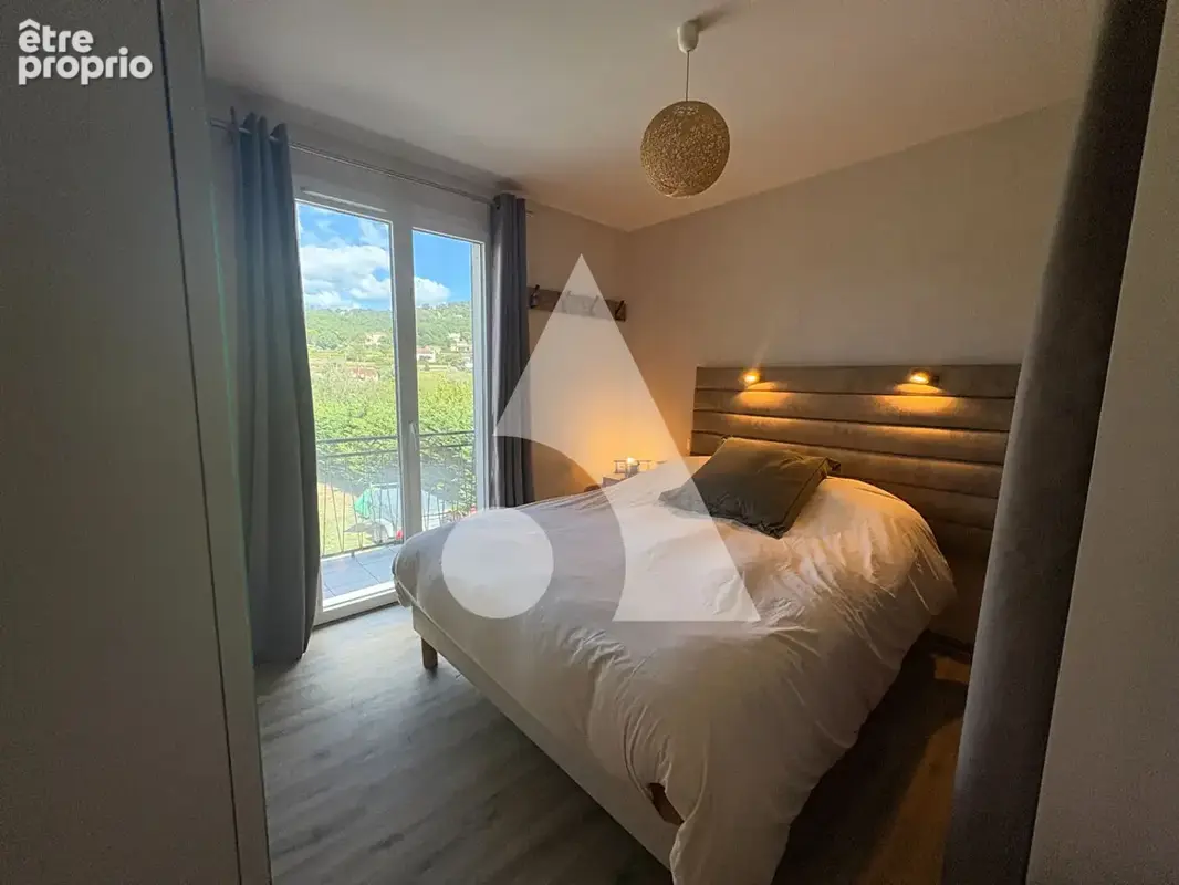 Maison rénovée 133 m² avec piscine, grand garage et fort potentiel à Vesseaux (Ardèche) - photo 9