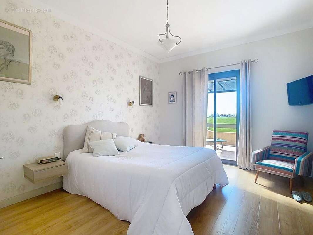 Maison 218 m² à Castelnau-Barbarens  - photo 5