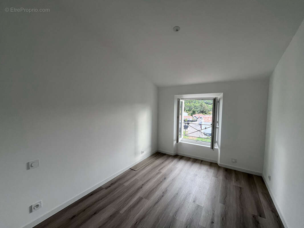 Tres beau t3 traversant dernier etage carnoules - photo 6