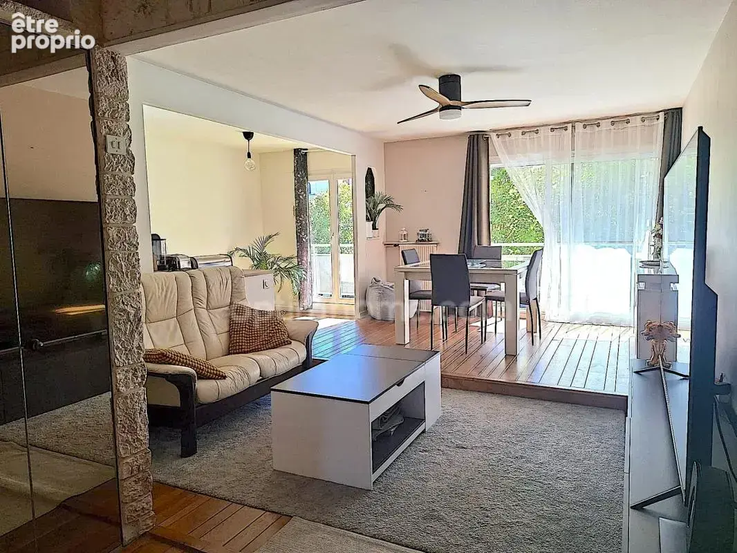 Appartement - 4 pièces - 3 chambres - 79 m² - Balcon - Garage et Cave - photo 5