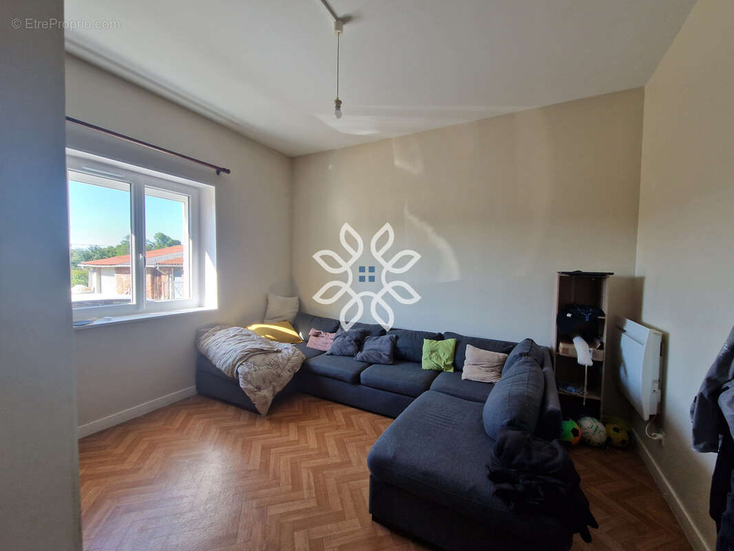 Charmante maison de village à Vergongheon   Un cocon familial plein de potentiel ! - photo 5