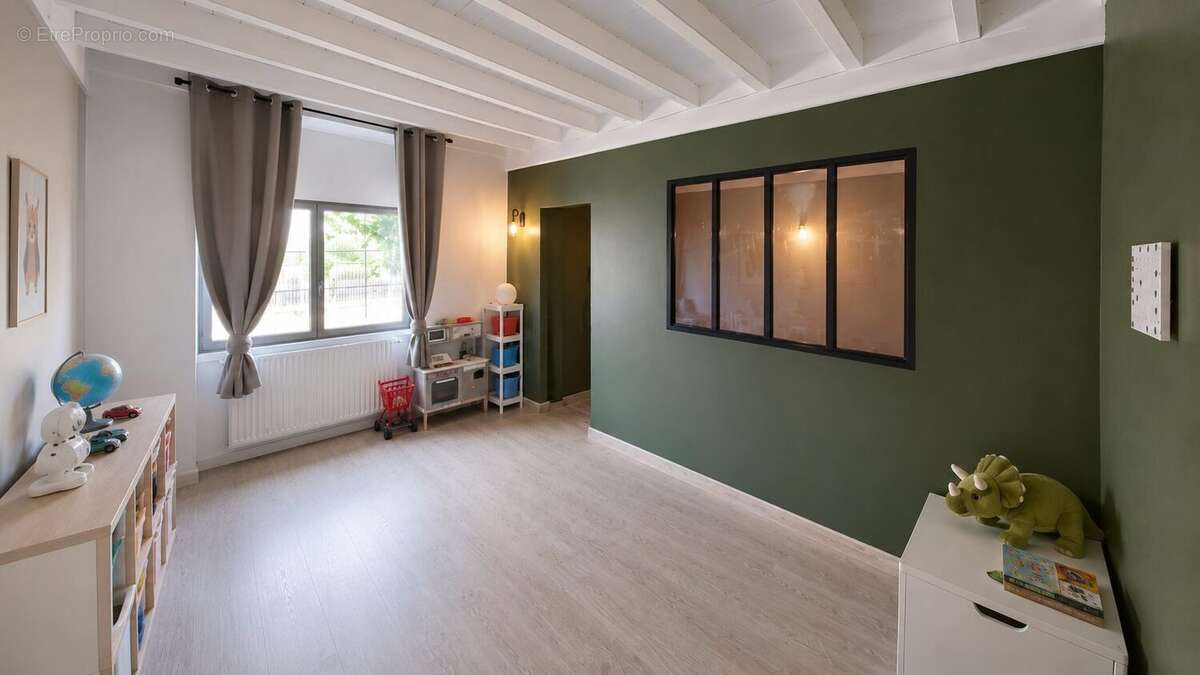Maison 254 m² à Veauche  - photo 8