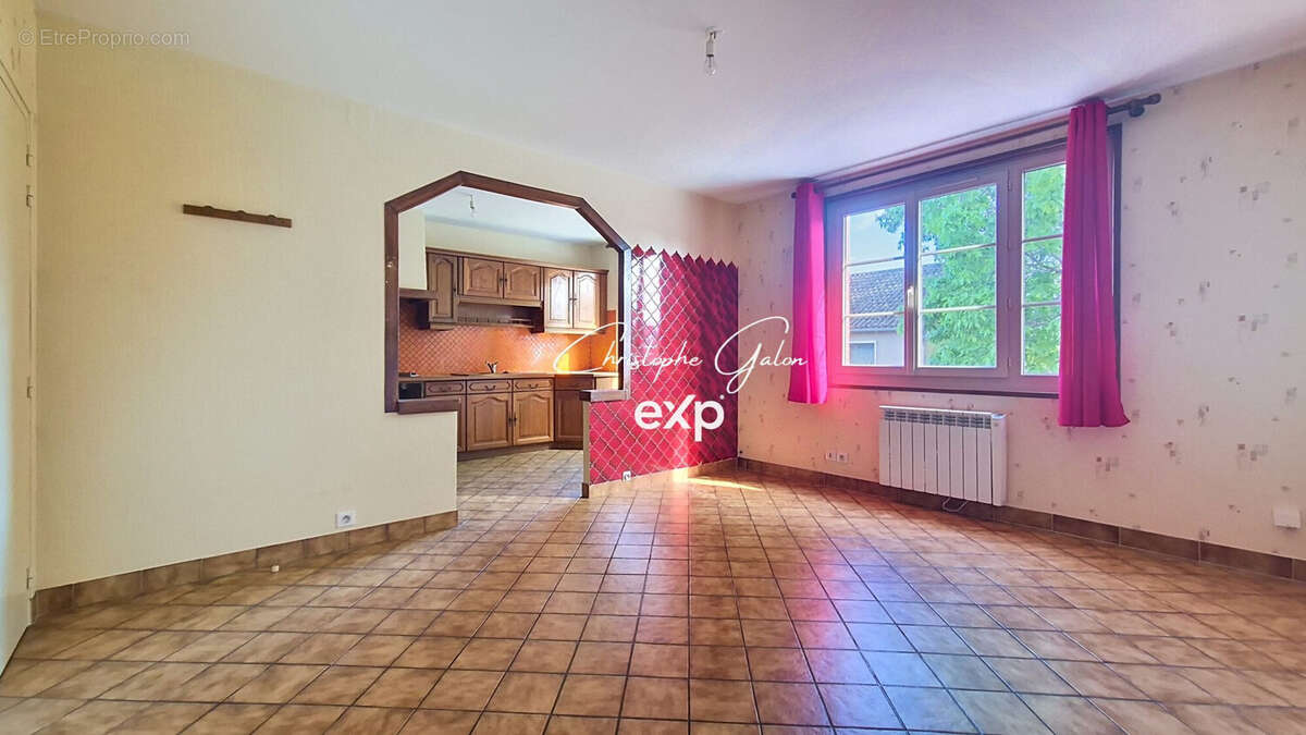 Appartement 339 m² à Bellac  - photo 2