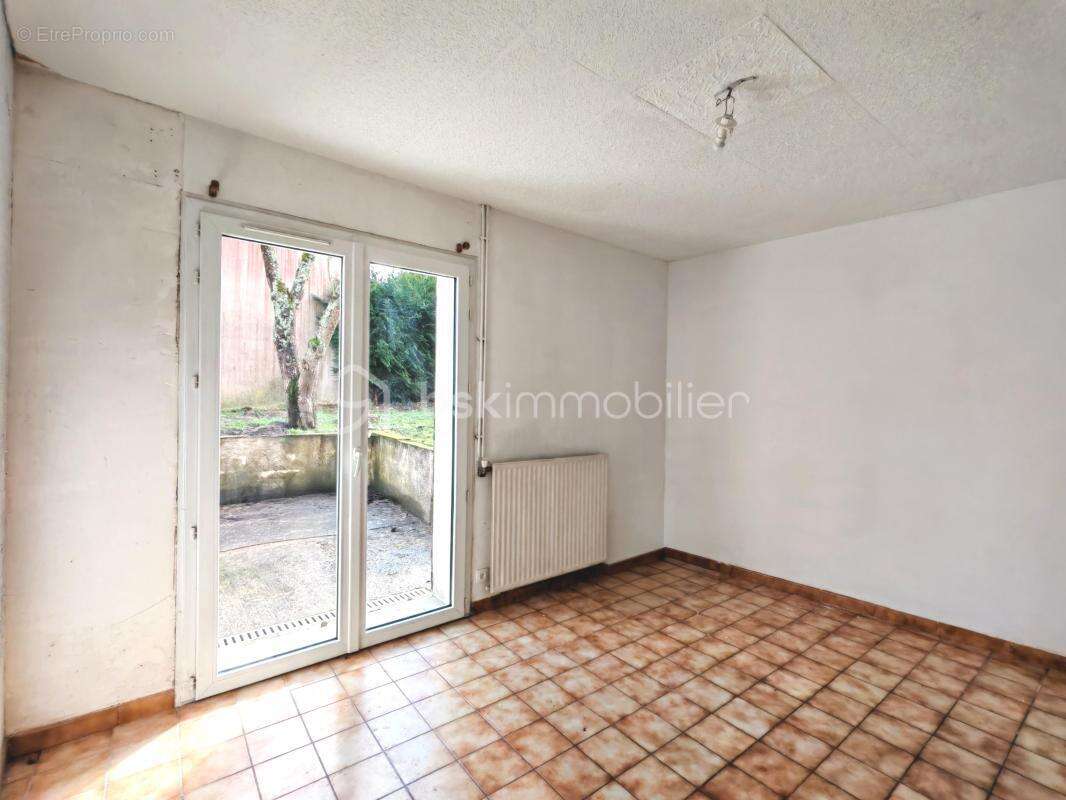 Maison avec jardin et stationnement - photo 8