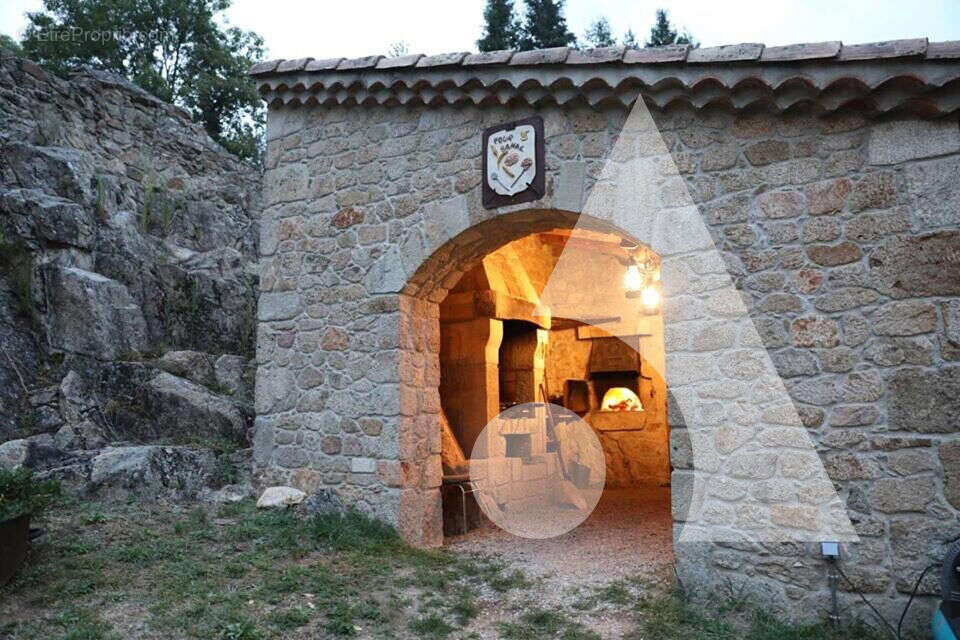 Maison à SAINT-APOLLINAIRE-DE-RIAS