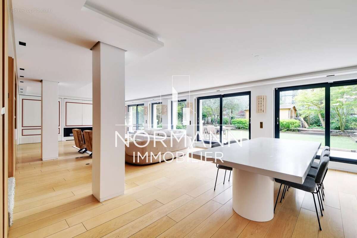 Appartement à NEUILLY-SUR-SEINE