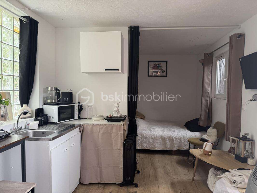 À La Roquebrussanne (83136), maison de plain-pied rénovée avec studio indépendant sur 1 650 m² de terrain plat et clôturé - photo 24