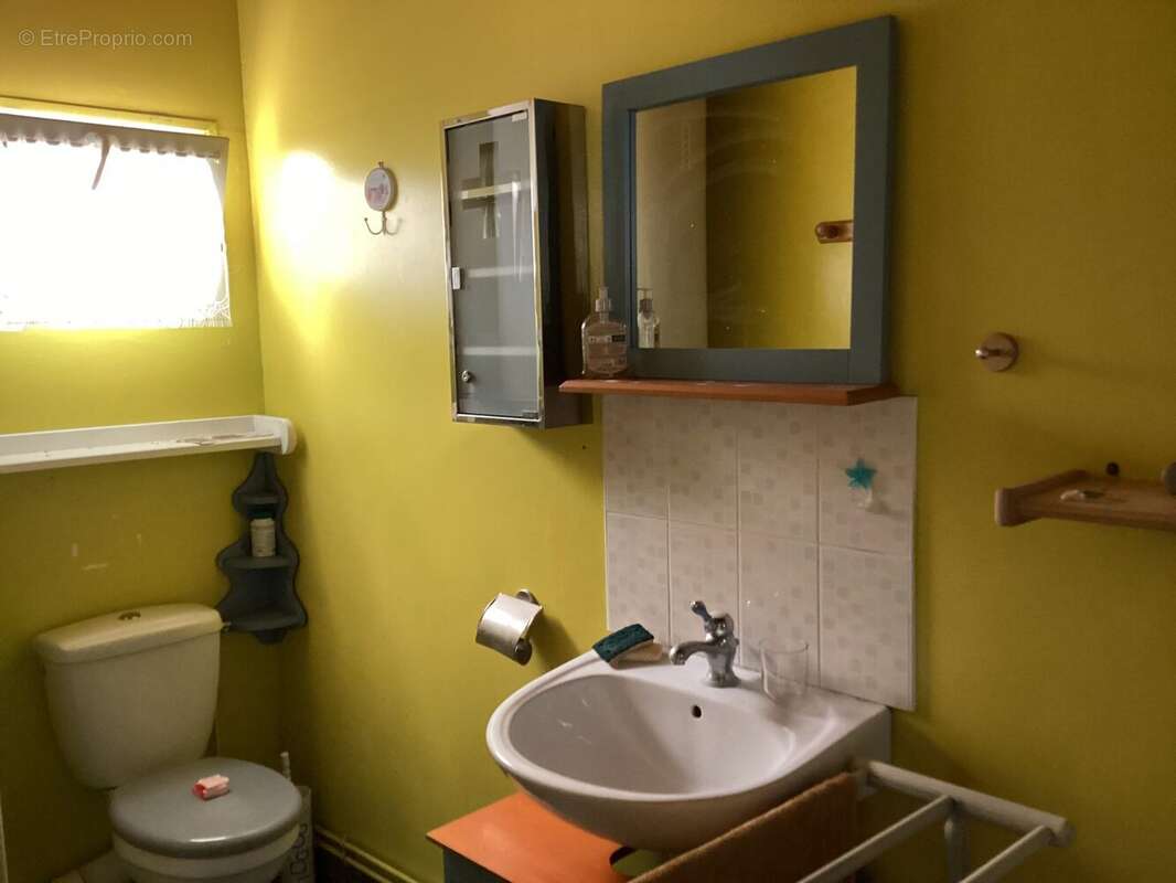  SALLE D'EAU Maison d'environ 30m² - Maison à LE VERDON-SUR-MER