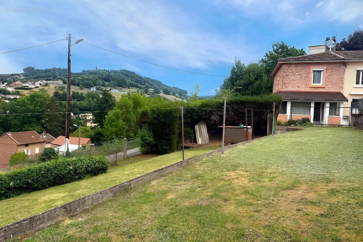 Maison à COURS-LA-VILLE